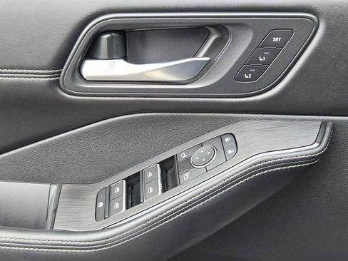 Used 2024 Nissan Rogue SL w/ SL Premium Package image 22