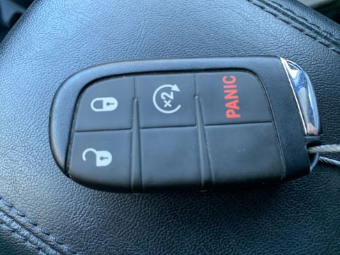 Used 2025 Jeep Compass Limited image 22