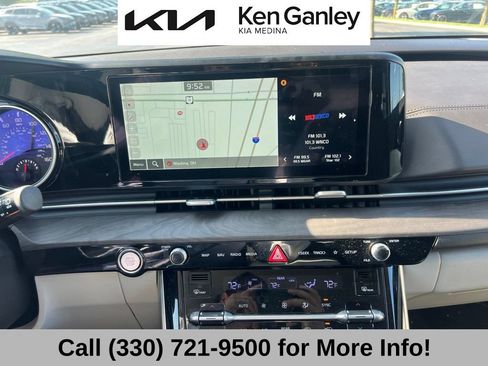 Used 2024 Kia Carnival EX FWD image 13