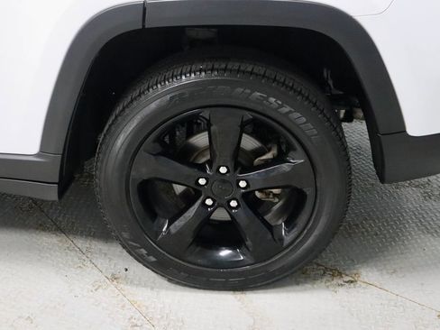 Used 2023 Jeep Grand Cherokee Altitude image 19