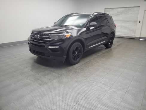 Used 2020 Ford Explorer XLT w/ Comfort Package AWD/4WD image 2