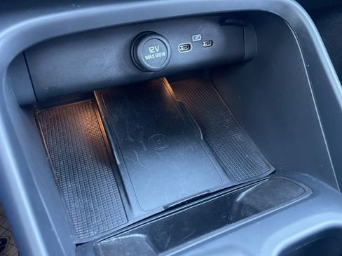 Certified 2024 Volvo XC40 B5 Core image 31