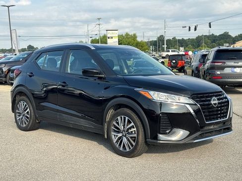 Used 2024 Nissan Kicks SV FWD image 7