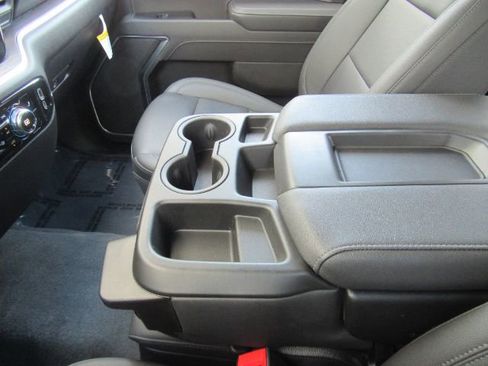 Used 2025 GMC Sierra 1500 SLT image 41