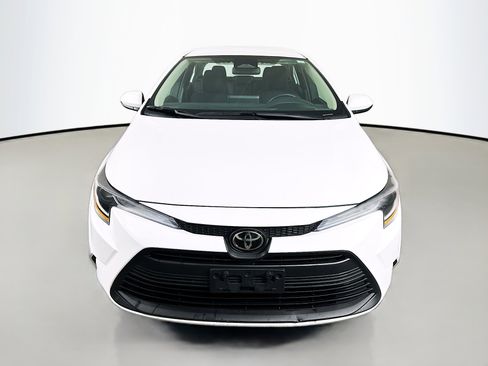 Used 2023 Toyota Corolla LE image 2