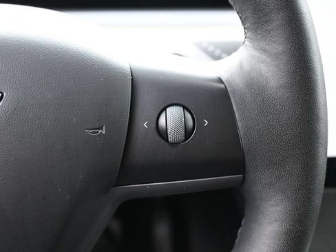 Used 2024 Tesla Model Y 2WD image 10
