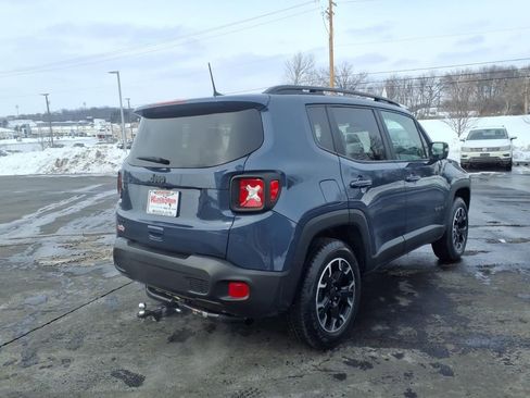 Used 2023 Jeep Renegade Latitude AWD/4WD image 5