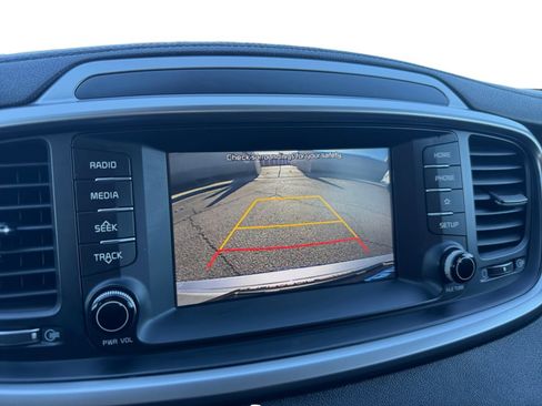Used 2020 Kia Sorento LX w/ LX I4 Convenience Package image 13