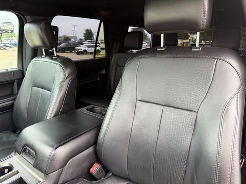 Used 2018 Ford Expedition XLT w/ Equipment Group 202A RWD image 12