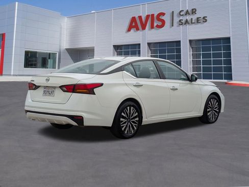 Used 2025 Nissan Altima 2.5 SV FWD image 6