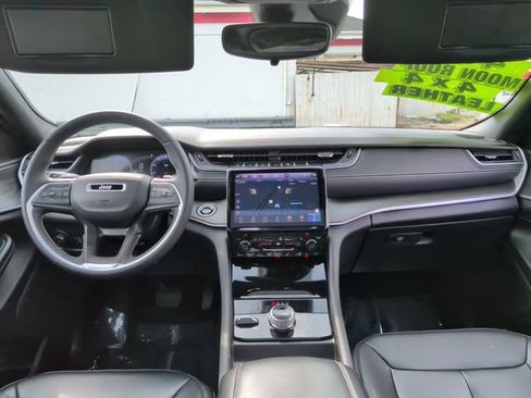 Used 2024 Jeep Grand Cherokee Limited AWD/4WD image 14