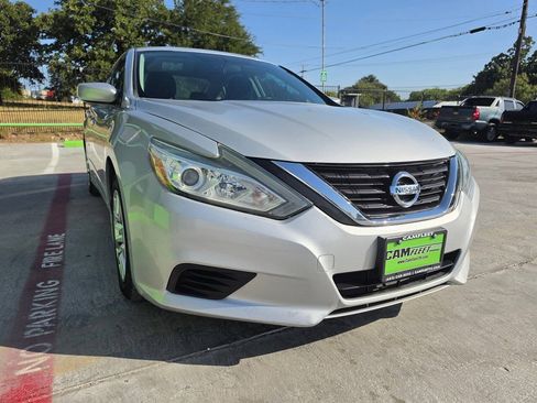 Used 2016 Nissan Altima 2.5 S w/ Power Driver Seat Package FWD image 4