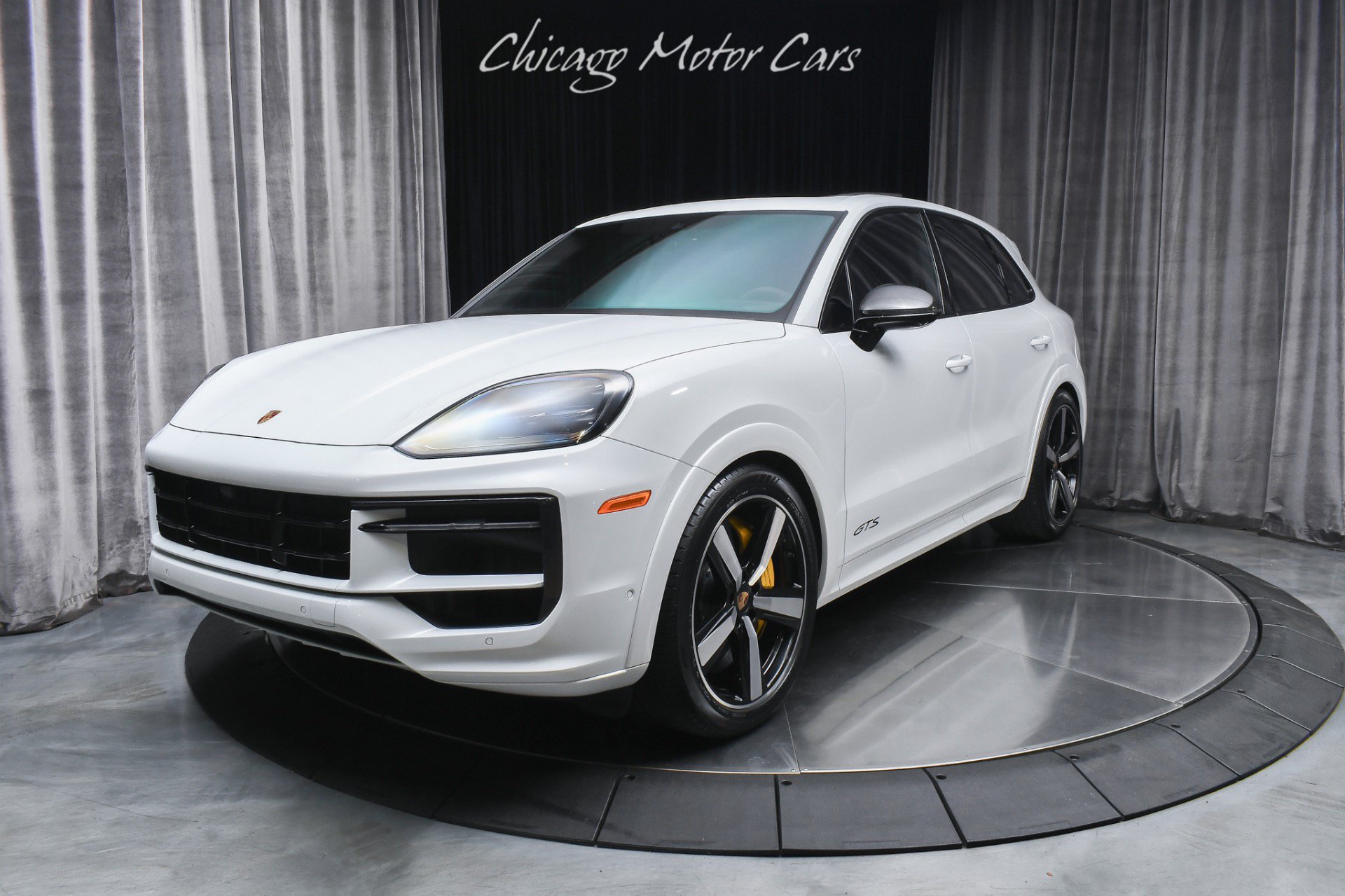 Used 2025 Porsche Cayenne GTS AWD/4WD image 2