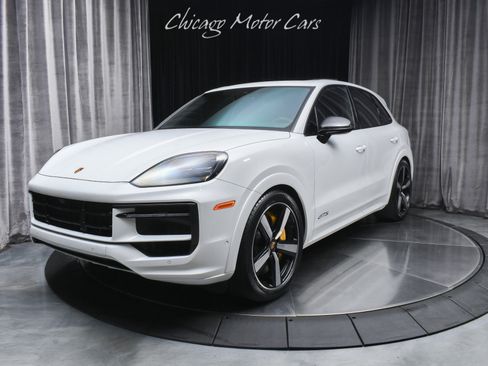 Used 2025 Porsche Cayenne GTS AWD/4WD image 2