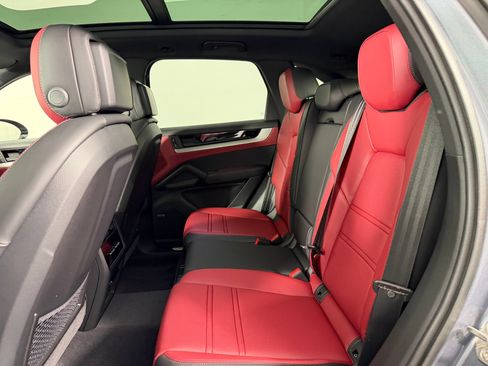 Certified 2026 Porsche Cayenne AWD/4WD image 18