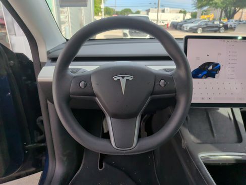 Used 2022 Tesla Model Y Long Range AWD/4WD image 18
