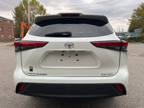 Used 2022 Toyota Highlander XLE image 4