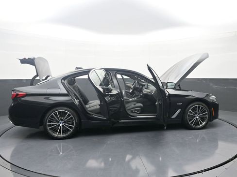 Used 2023 BMW 530e xDrive w/ Executive Package image 45