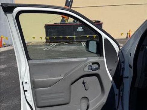 Used 2018 Nissan Frontier S image 26