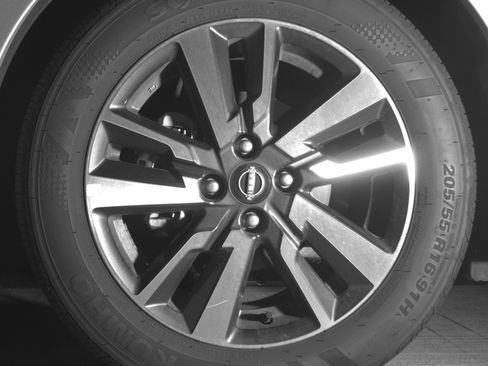 Used 2025 Nissan Versa SV FWD image 12
