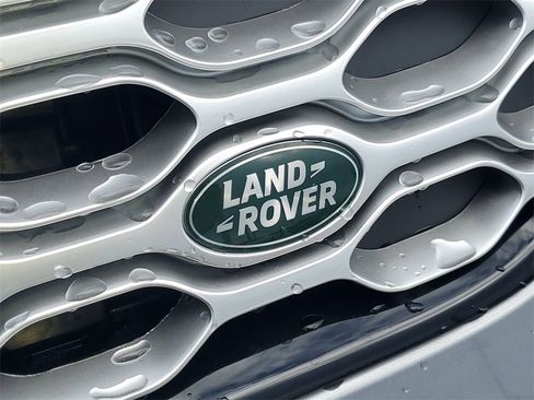New 2025 Land Rover Discovery S image 9