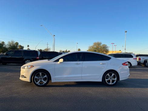 Used 2013 Ford Fusion SE image 2