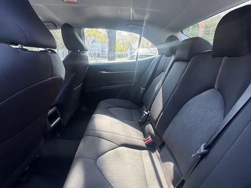 Used 2018 Toyota Camry LE FWD image 11