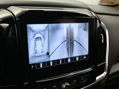 Used 2020 Chevrolet Traverse LT w/ LT Premium Package image 32