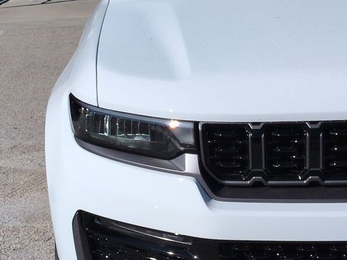 New 2026 Jeep Grand Cherokee Limited Reserve image 9