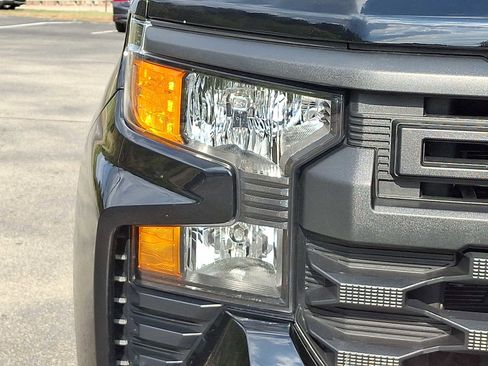 Used 2023 Chevrolet Silverado 1500 Custom image 9