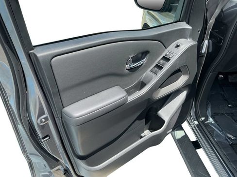Used 2024 Nissan Frontier SV RWD image 22