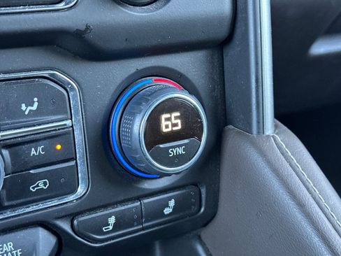 Used 2024 Chevrolet Suburban LT image 31