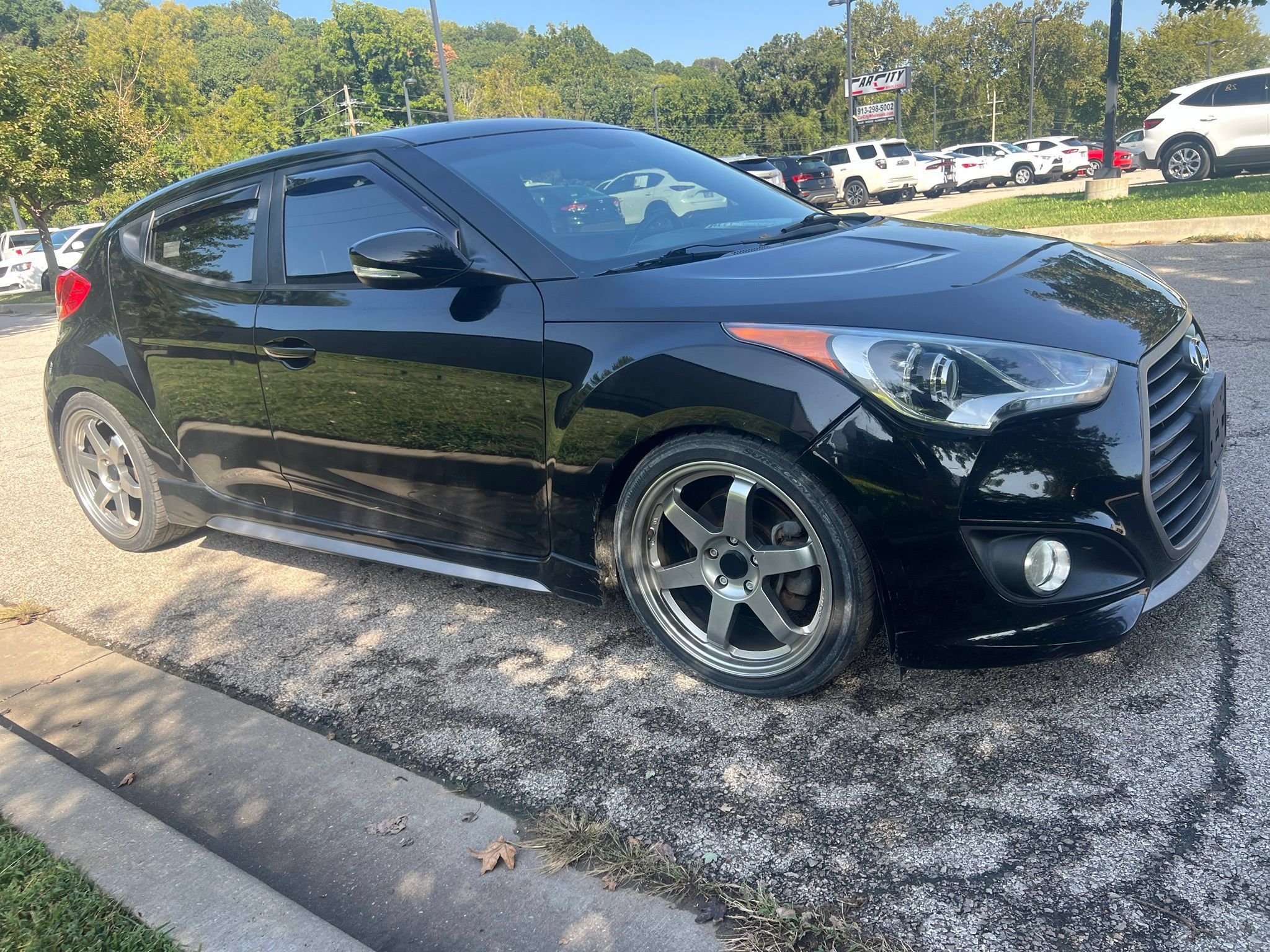 Used 2016 Hyundai Veloster Turbo FWD image 3