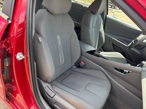 Used 2025 Hyundai Elantra SEL FWD image 37