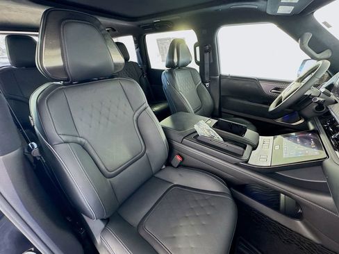 Certified 2026 INFINITI QX80 Autograph w/ Premium Cargo Package AWD/4WD image 31