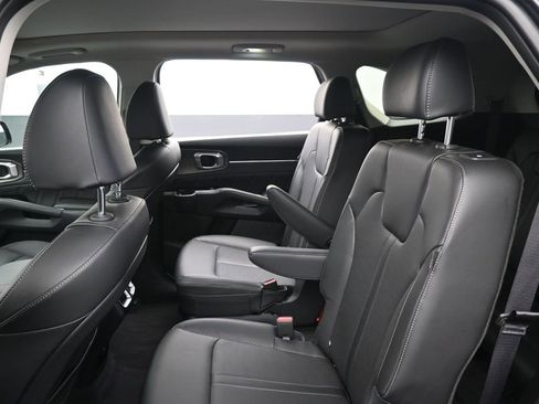 Used 2025 Kia Sorento SX image 26