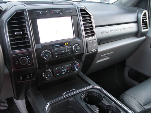 Used 2020 Ford F250 XLT w/ XLT Premium Package AWD/4WD image 18