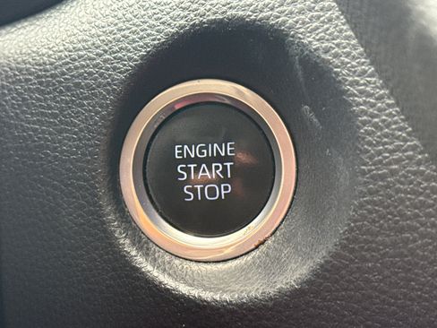 Certified 2022 Toyota Corolla Cross XLE AWD/4WD image 29