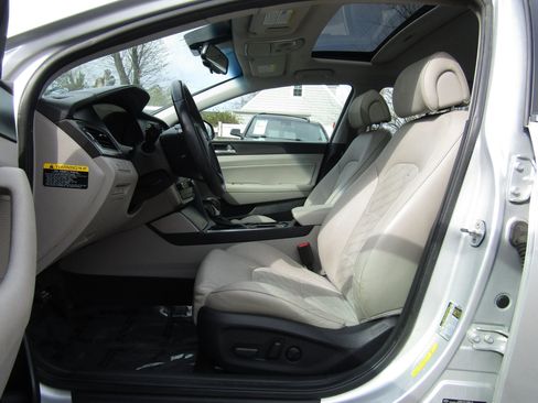 Used 2016 Hyundai Sonata Sport w/ Option Group 1V image 18