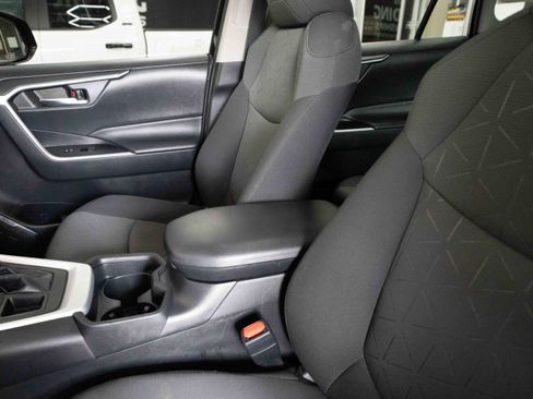 Used 2020 Toyota RAV4 XLE w/ Convenience Package AWD/4WD image 10