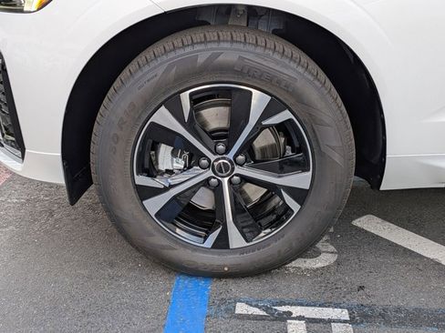 New 2026 Volvo XC60 B5 Core image 11