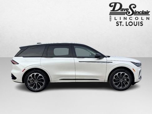 New 2026 Lincoln Nautilus Reserve image 3