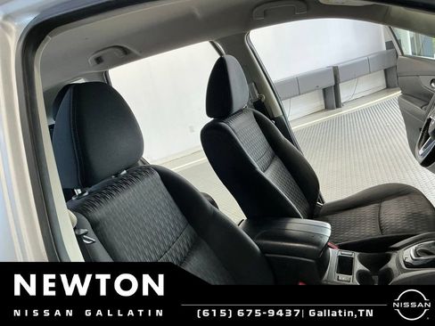 Used 2020 Nissan Rogue SV FWD image 13