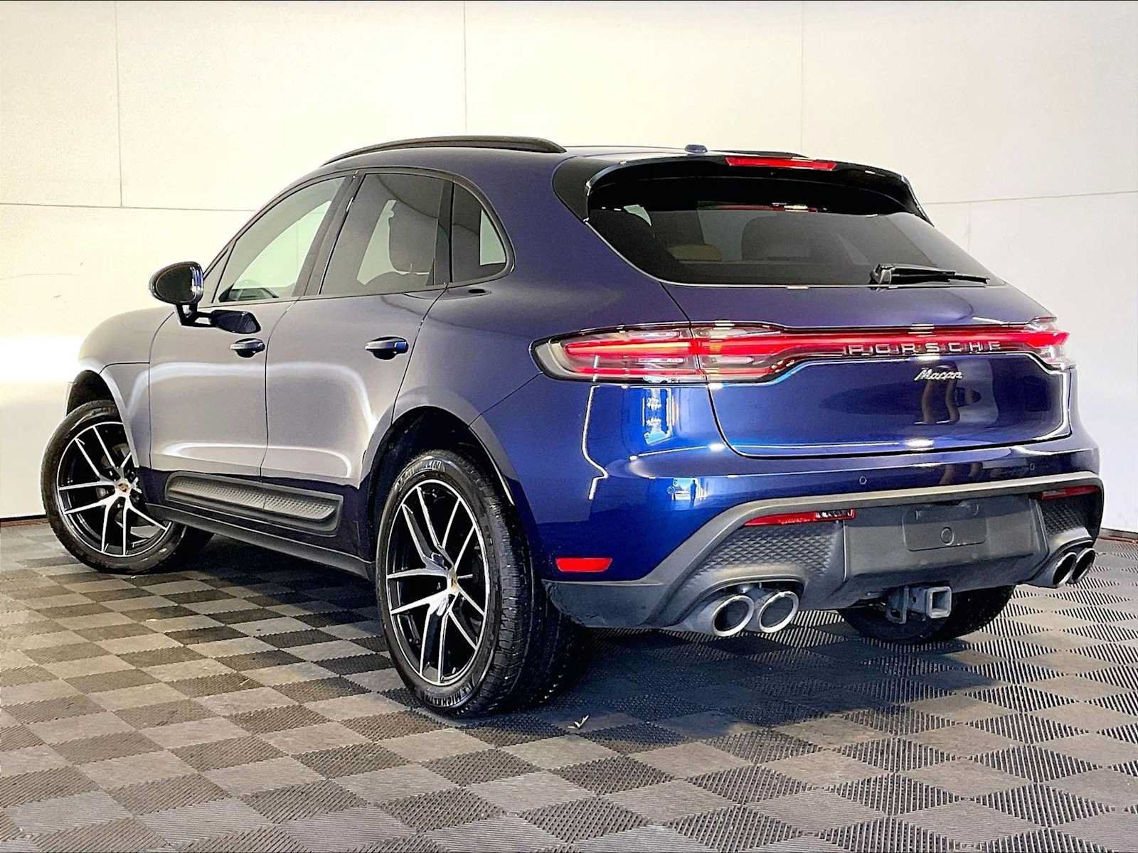 Certified 2024 Porsche Macan AWD/4WD image 3