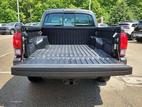 Used 2018 Toyota Tacoma SR w/ SR Convenience Package AWD/4WD image 28
