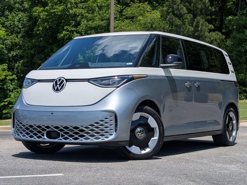 Used 2025 Volkswagen ID. Buzz Pro S Plus RWD image 4