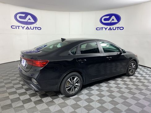 Used 2022 Kia Forte LXS FWD image 3