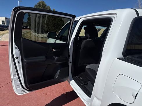 Used 2022 Toyota Tacoma TRD Off-Road w/ Technology Package image 16