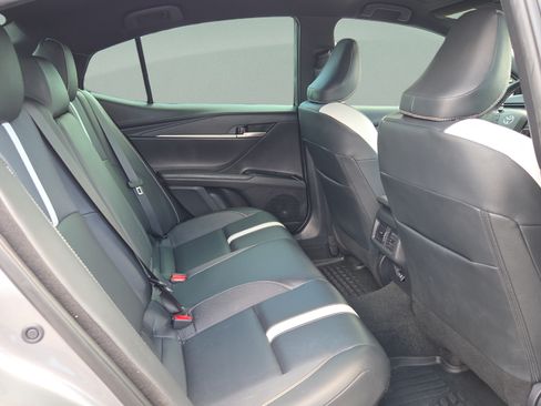 Used 2025 Toyota Camry SE FWD image 14