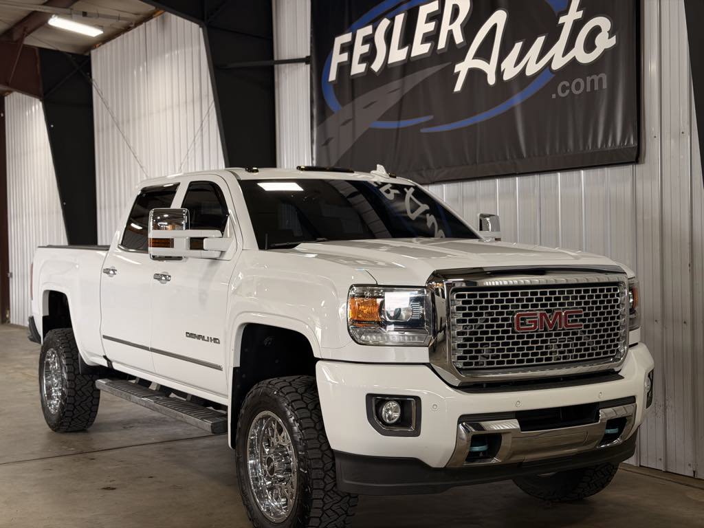 Used 2016 GMC Sierra 2500 Denali w/ Driver Alert Package AWD/4WD image 2